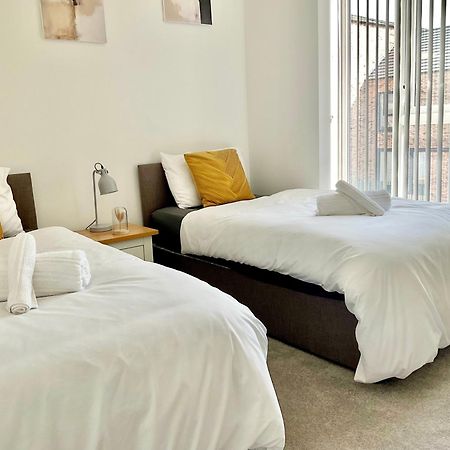 The Parkes A Stylish 3Br House, 5 Mins From Central Birmingham Close To The Edgbaston Stadium, The Hippodrome, Uob, Aston And Bcu, China Town, Kings Heath Bhx Airport And Much More Kültér fotó