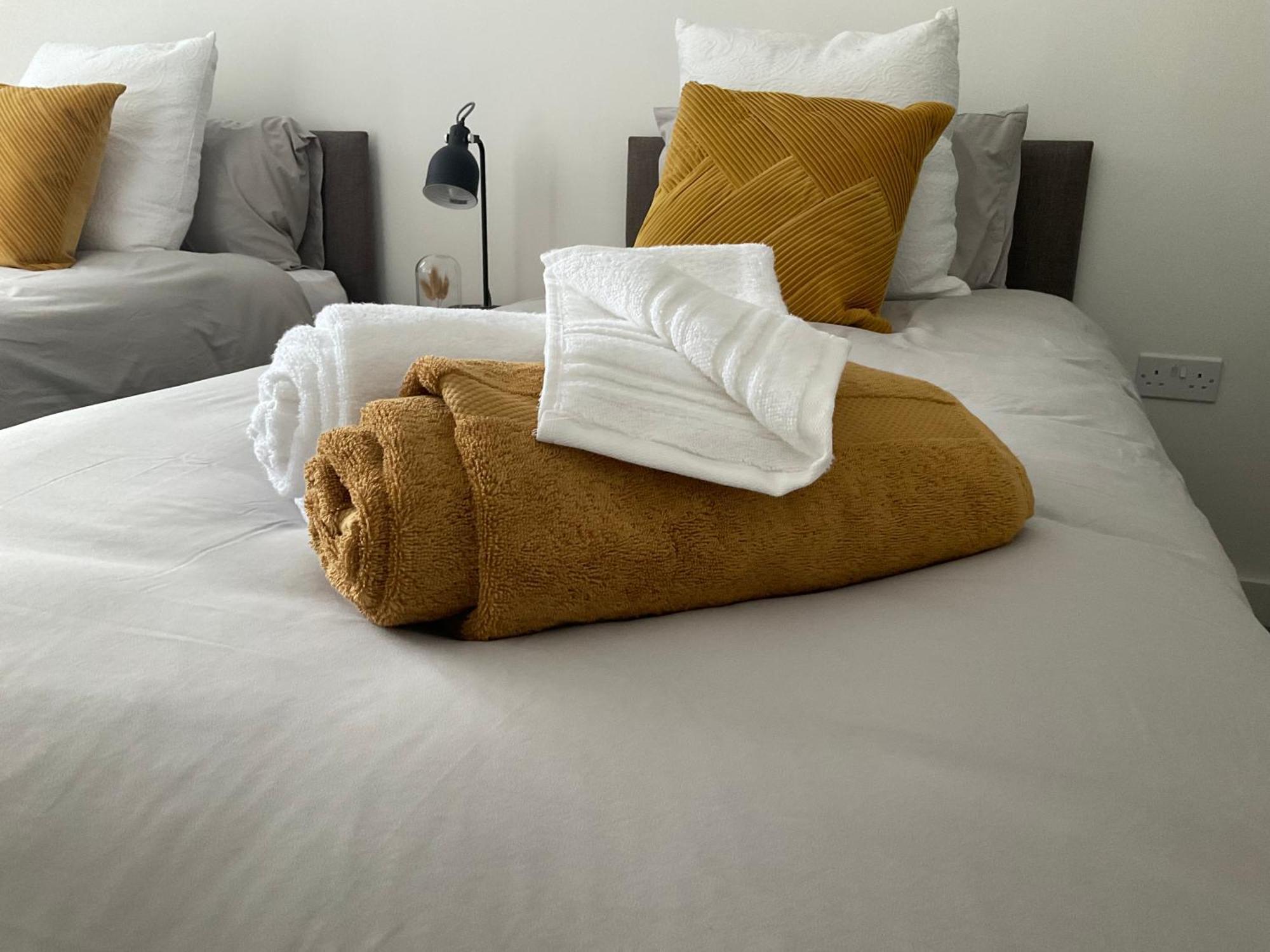 The Parkes A Stylish 3Br House, 5 Mins From Central Birmingham Close To The Edgbaston Stadium, The Hippodrome, Uob, Aston And Bcu, China Town, Kings Heath Bhx Airport And Much More Kültér fotó