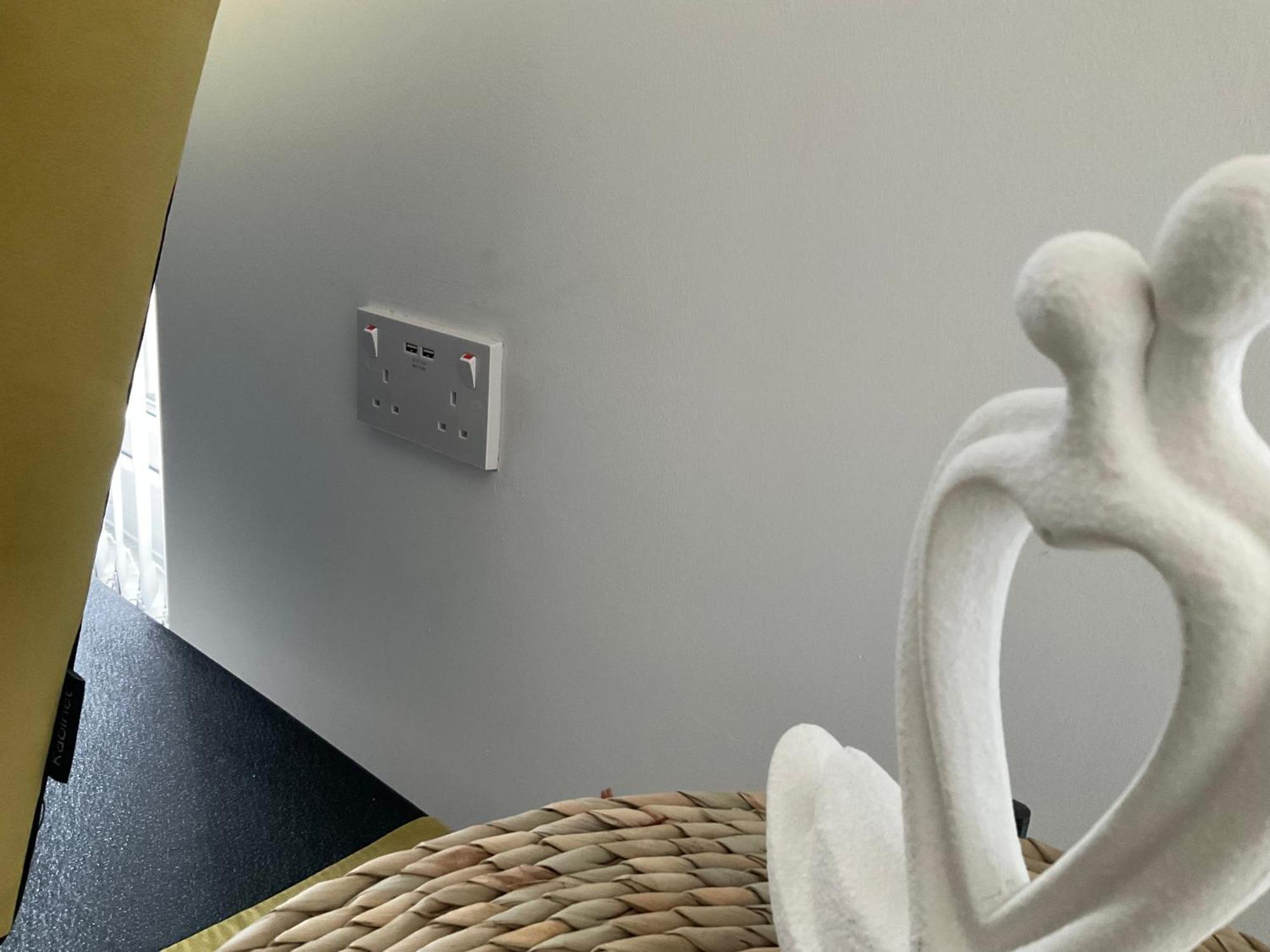 The Parkes A Stylish 3Br House, 5 Mins From Central Birmingham Close To The Edgbaston Stadium, The Hippodrome, Uob, Aston And Bcu, China Town, Kings Heath Bhx Airport And Much More Kültér fotó