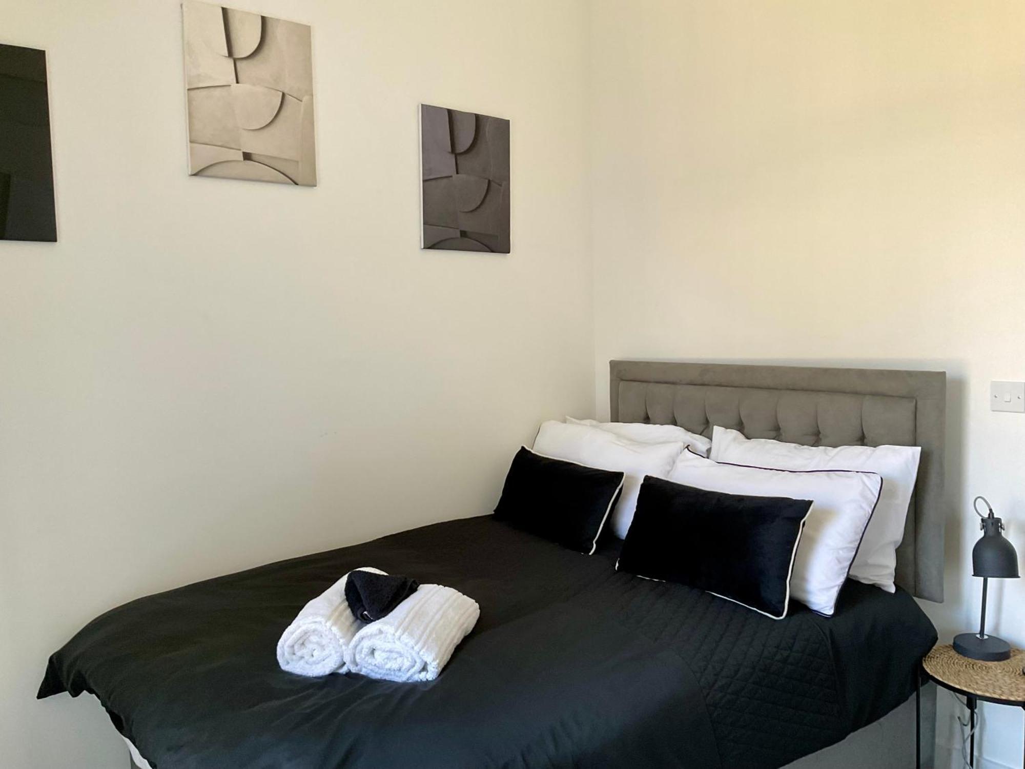 The Parkes A Stylish 3Br House, 5 Mins From Central Birmingham Close To The Edgbaston Stadium, The Hippodrome, Uob, Aston And Bcu, China Town, Kings Heath Bhx Airport And Much More Kültér fotó