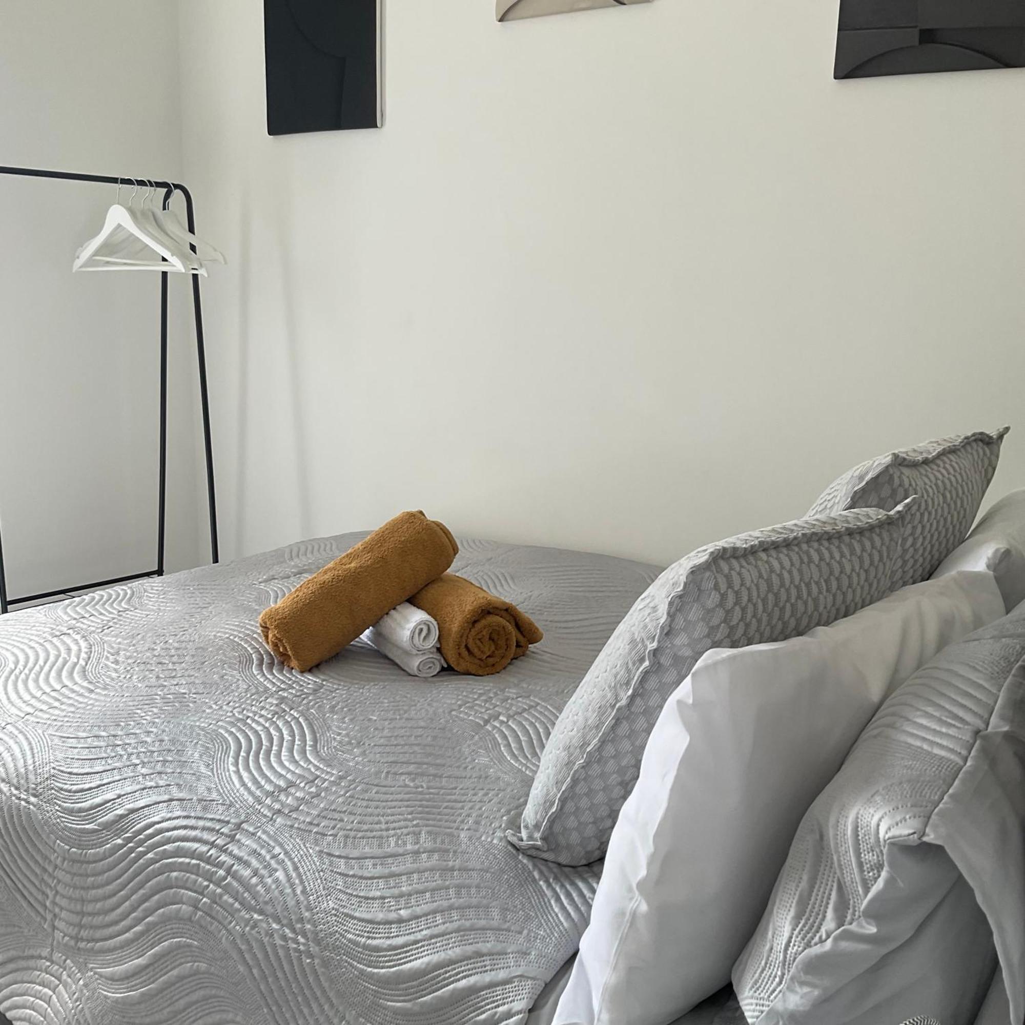 The Parkes A Stylish 3Br House, 5 Mins From Central Birmingham Close To The Edgbaston Stadium, The Hippodrome, Uob, Aston And Bcu, China Town, Kings Heath Bhx Airport And Much More Kültér fotó