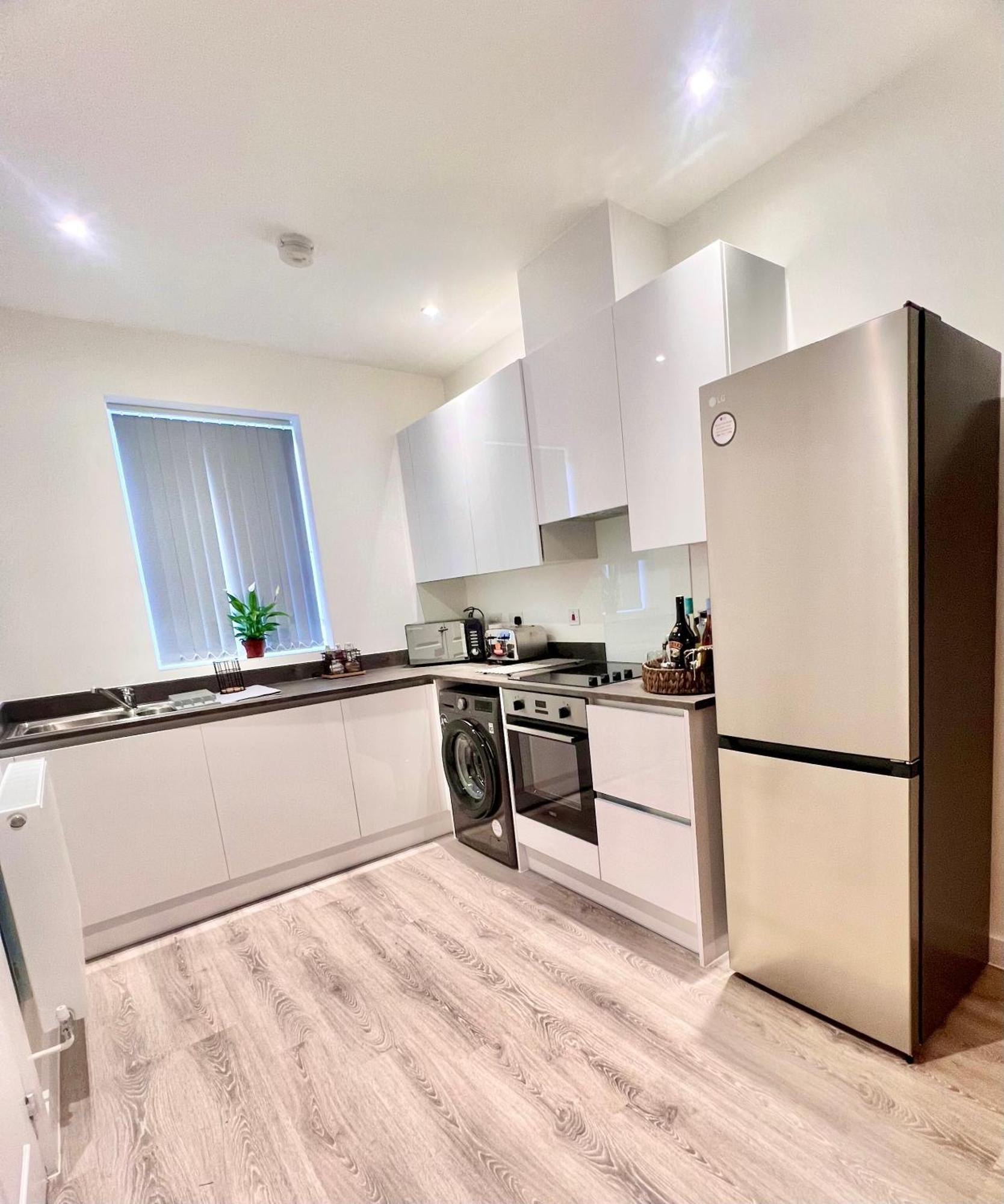 The Parkes A Stylish 3Br House, 5 Mins From Central Birmingham Close To The Edgbaston Stadium, The Hippodrome, Uob, Aston And Bcu, China Town, Kings Heath Bhx Airport And Much More Kültér fotó