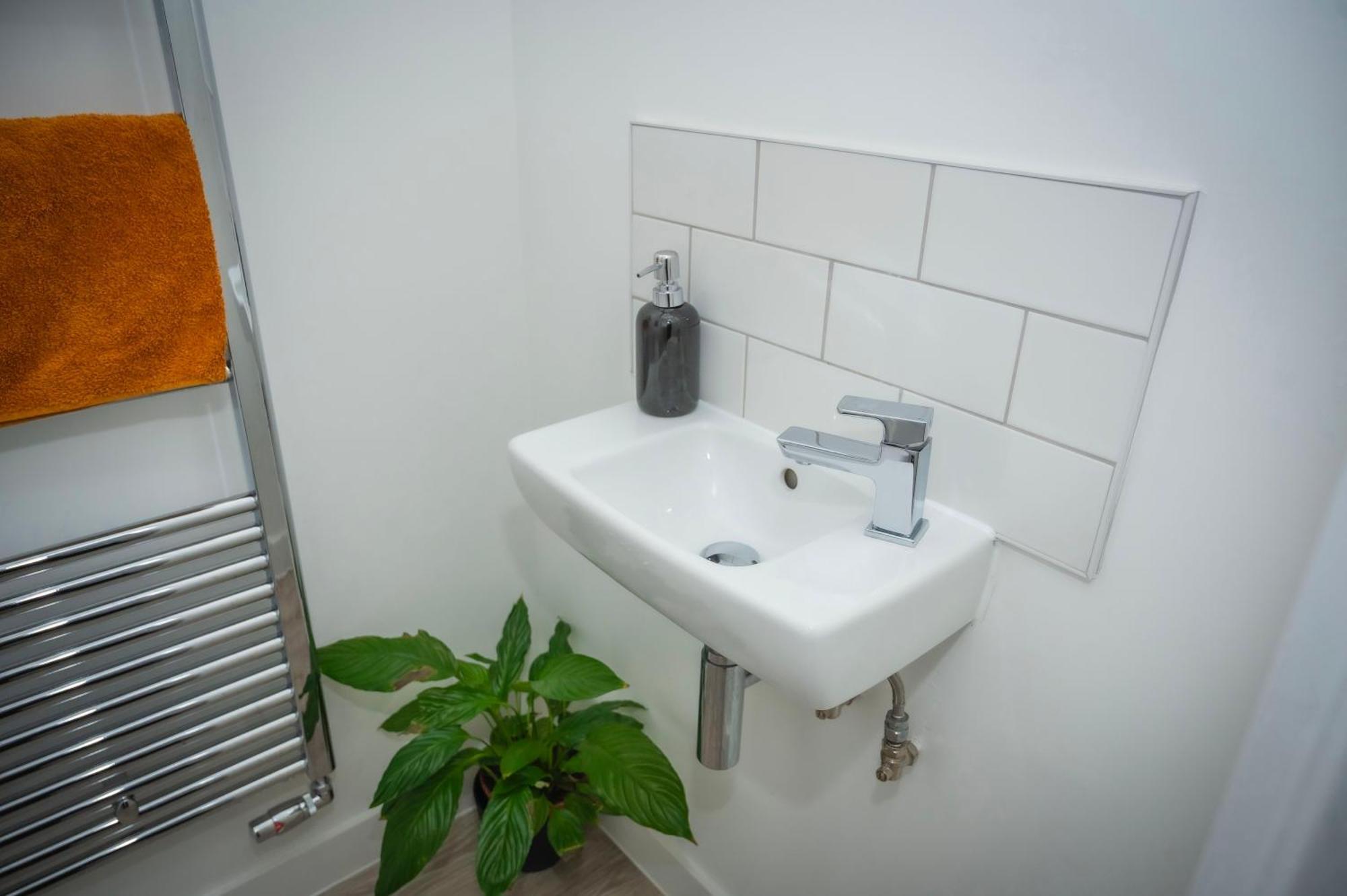 The Parkes A Stylish 3Br House, 5 Mins From Central Birmingham Close To The Edgbaston Stadium, The Hippodrome, Uob, Aston And Bcu, China Town, Kings Heath Bhx Airport And Much More Kültér fotó